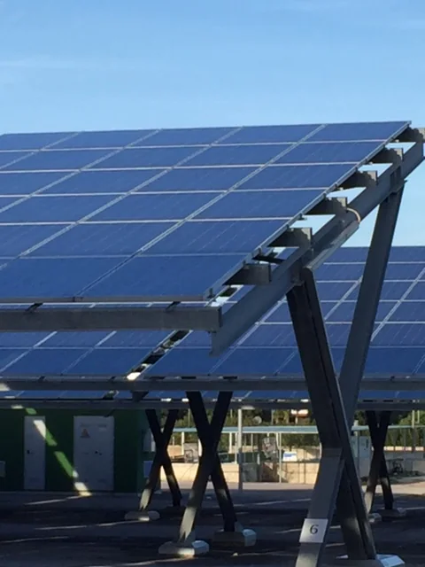 Struttura con pannelli fotovoltaici