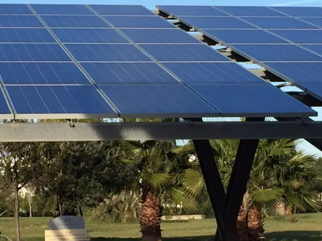 Pensilina fotovoltaica INNOTECH
